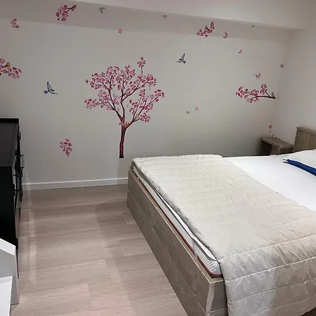 Lejlighed New Bright 180m2 Appartement,100m From The *
